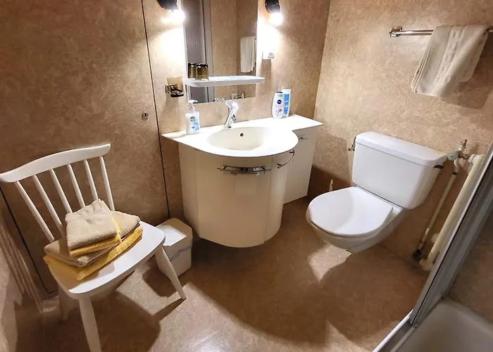 Alpine Balcony 2-Room Apartment شقة