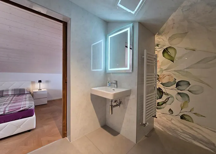 Alpine Balcony 2-Room Apartment Appartamento