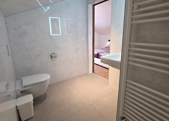 Alpine Balcony 2-Room Apartment Appartamento